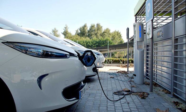 Electric Vehicle Charging Options: Home vs Public Charging Electric Vehicle Charging Options: Home vs Public Charging