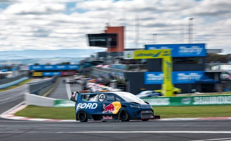 Ford’s SuperVan 4.2 Sets a Nürburgring Record That May Not Be Touched Any Time Soon : Automotive Addicts Ford’s SuperVan 4.2 Sets a Nürburgring Record That May Not Be Touched Any Time Soon : Automotive Addicts